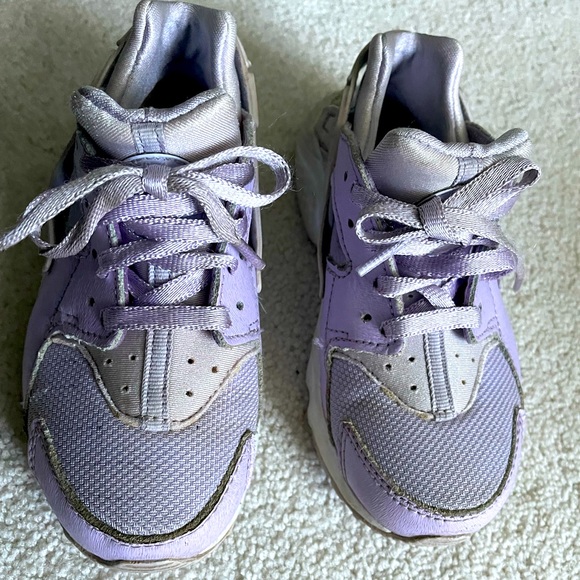 EUC Nike Huaraches lavender and gray - Picture 3 of 8